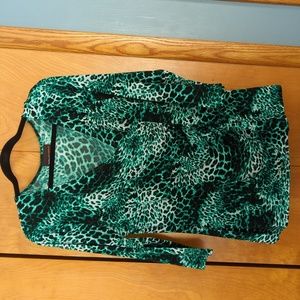 Women's animal print v-neck 3/4 length sleeve top